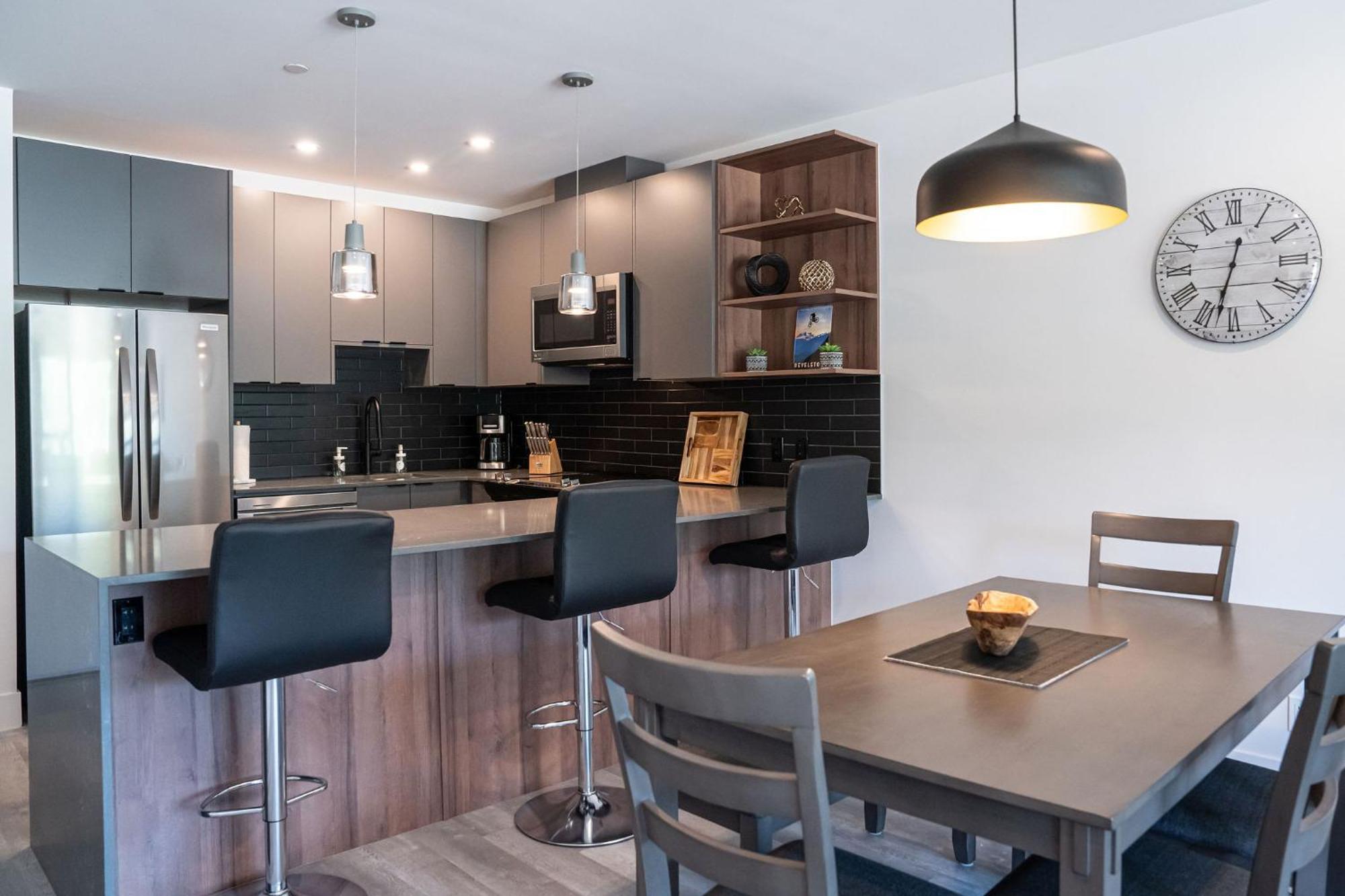 Apartamento Alpine Haven By Revelstoke Vacations Exterior foto